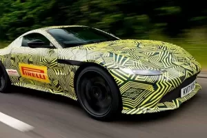 Aston Martin V8 Vantage bude vypadat jako DB10 z bondovky Spectre