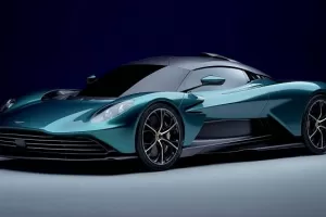 Aston Martin Valhalla je další hybridní hypersport. Zvládne 15 km na elektřinu i sprint na 100 km/h za 2,5 s