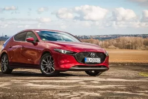 Nová Mazda3 dorazila na český trh. Nabízí skvělý podvozek, ale zatím pouze dva motory