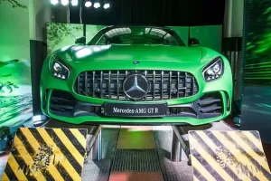 Prohlédli jsme si Mercedes-AMG GT R. Zájemci se mohou těšit na opravdu pekelný stroj
