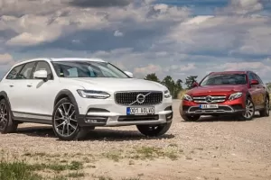 Test na pondělí: Mercedes-Benz E 220 d All-Terrain vs. Volvo V90 Cross Country D5