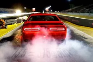 Už jste slyšeli, jak zní Dodge Challenger SRT Demon? Bude to hrůzostrašný stroj!