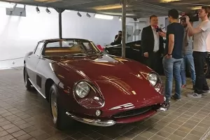 Vzácné Ferrari 275 GTB/C za 91 milionů je k vidění v Národním technickém muzeu. Míří i na přehlídku na zámku Loučeň