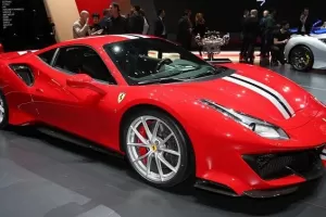 Ženeva 2018: Ferrari 488 Pista má měrný výkon 185 koní na litr