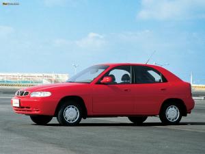 Daewoo Nubira Hatchback (1997)