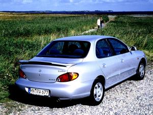 Hyundai Lantra (1998)
