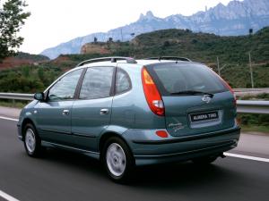 Nissan Almera Tino (2000)