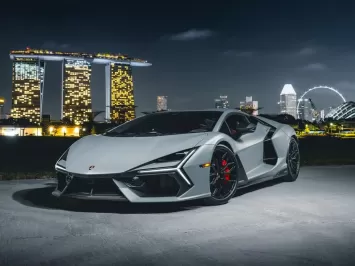 Lamborghini Revuelto se pekelně rozdovádí hybridním dvanáctiválcem. Pojďme si ho blíže představit